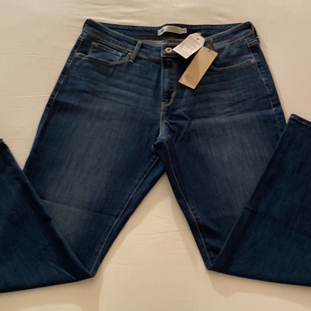 Women’s Levi’s Jeans size 18W Straight leg , Color Dark Denim .